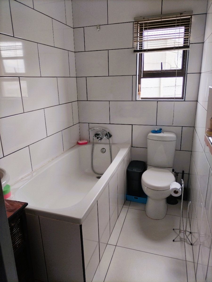 To Let 4 Bedroom Property for Rent in Hopefield Western Cape